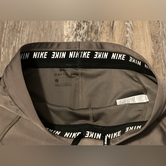 Nike women’s leggings - Picture 3 of 8